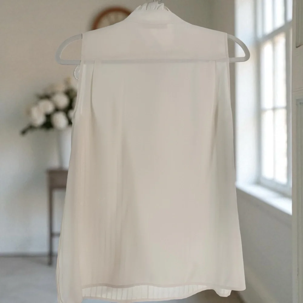 LIKE NEW Tory Burch Elegant Ivory Sleeveless Blouse EXCELLENT CONDITION - Picture 3 of 8